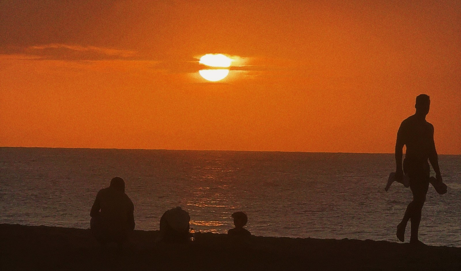 Nascer e pôr do sol em Fernando de Noronha: os melhores lugares