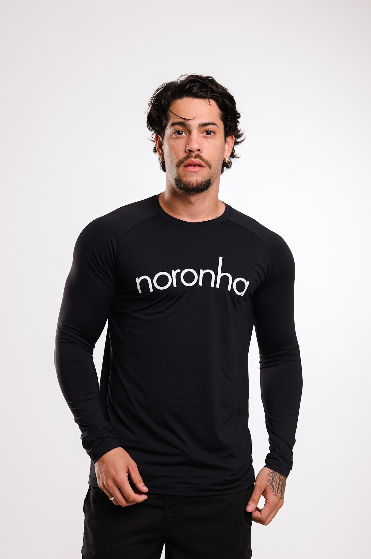Camisa UV manga longa preta noronha masculina — loja Em Noronha